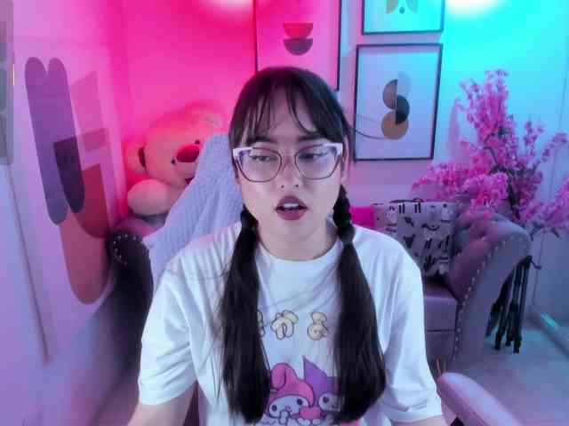 Shady-bug Live Webcam on BongaCams