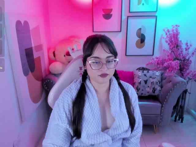 Shady-bug Live Webcam on BongaCams
