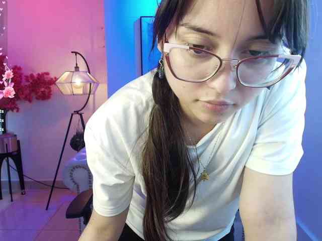 Shady-bug Live Webcam on BongaCams