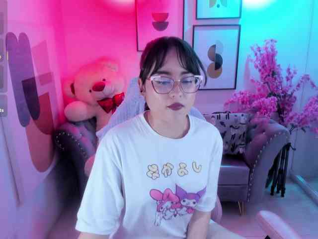 Shady-bug Live Webcam on BongaCams