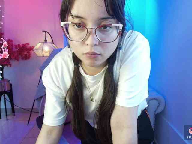 Shady-bug Live Webcam on BongaCams