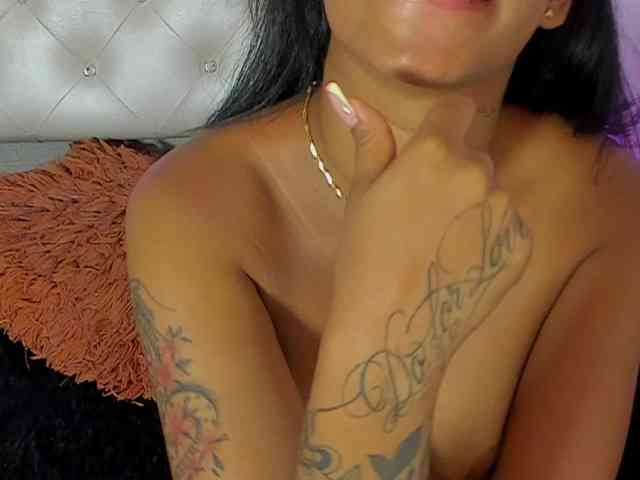 LovelyPeachss webcam