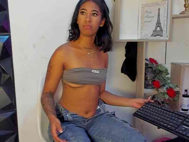 LovelyPeachss webcam