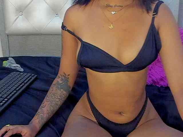 LovelyPeachss webcam