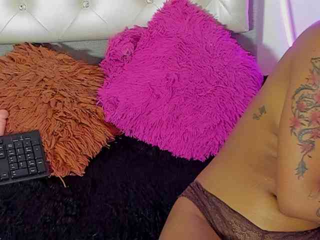 LovelyPeachss webcam