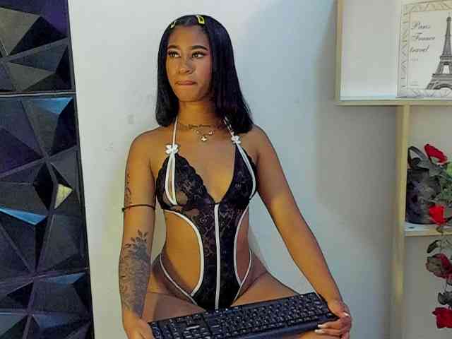 LovelyPeachss webcam