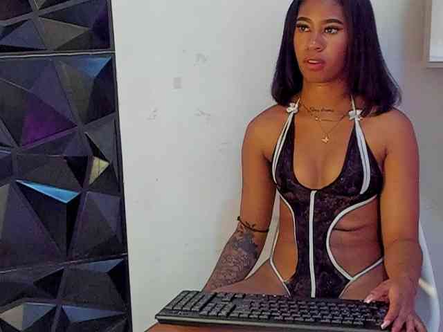 LovelyPeachss webcam