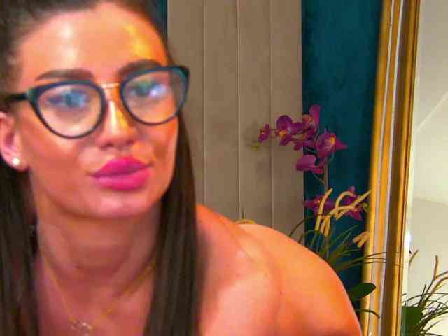 BrunetteBombix webcam