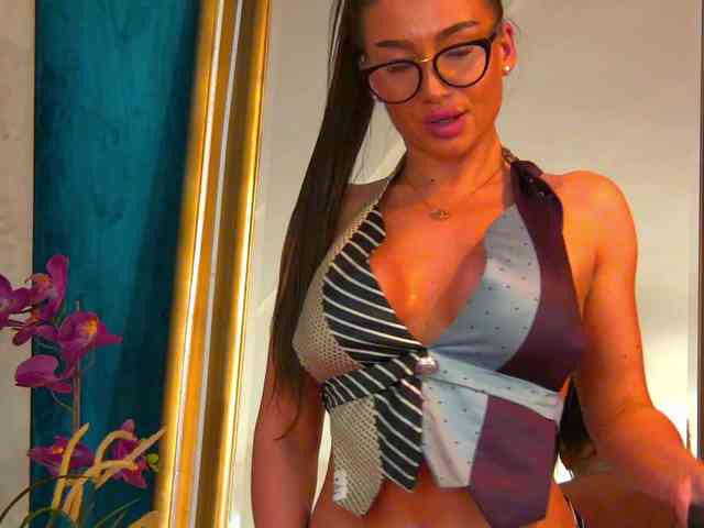 BrunetteBombix webcam