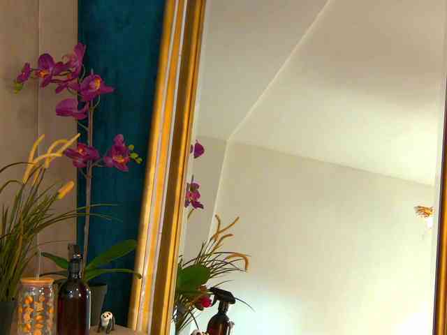 BrunetteBombix webcam