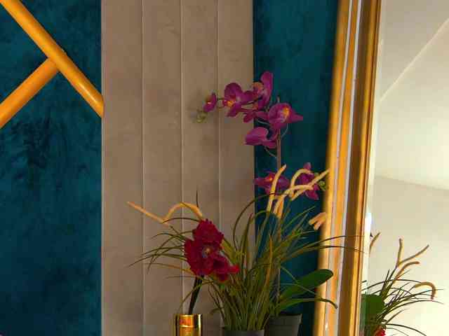 BrunetteBombix webcam