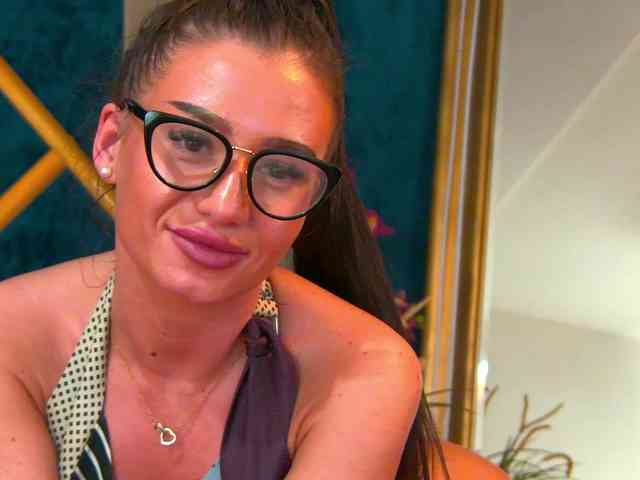 BrunetteBombix webcam