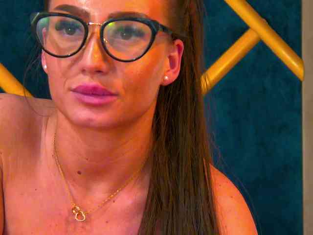 BrunetteBombix webcam