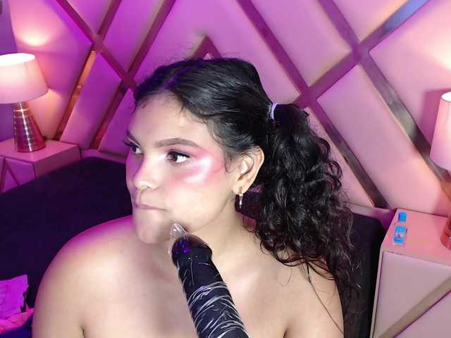 KeilynValencia's BongaCams show and profile