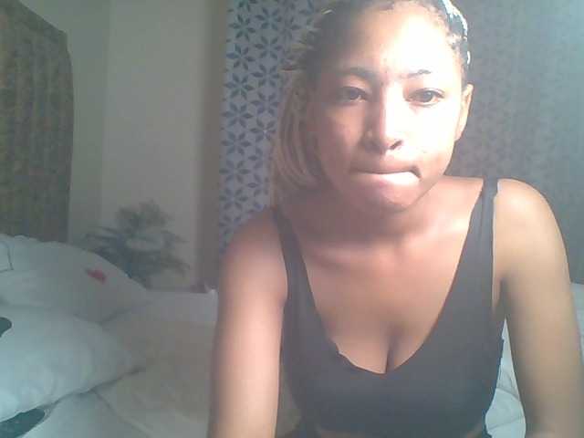 Hot-sexy-queen webcam bongacams model stream image