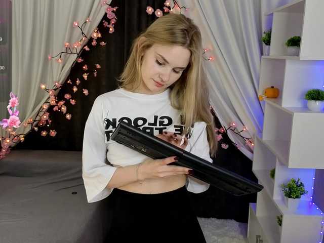 SugarNyaa's BongaCams show and profile