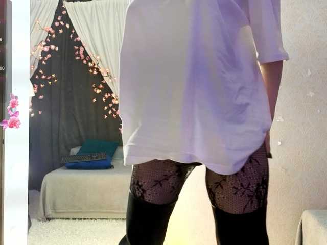 SugarNyaa's BongaCams show and profile