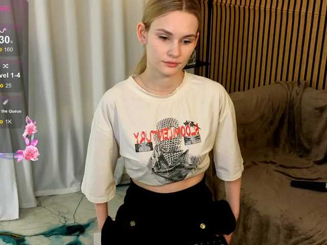 SugarNyaa's BongaCams show and profile