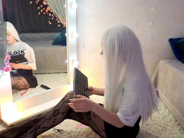 SugarNyaa's BongaCams show and profile