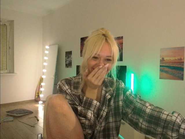 SweetMi333's BongaCams show and profile