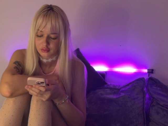 SweetMi333's BongaCams show and profile