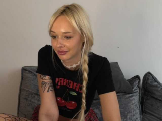 SweetMi333's BongaCams show and profile