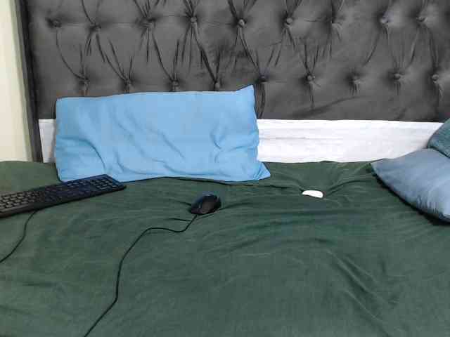 Your-Milly168 webcam