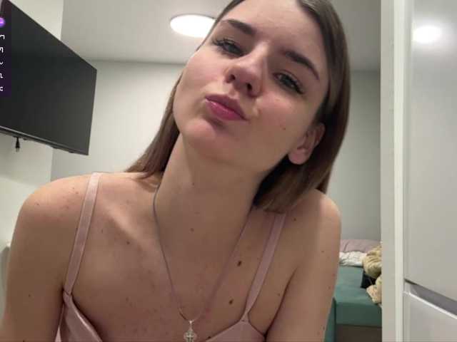 Peachy-keens's BongaCams show and profile