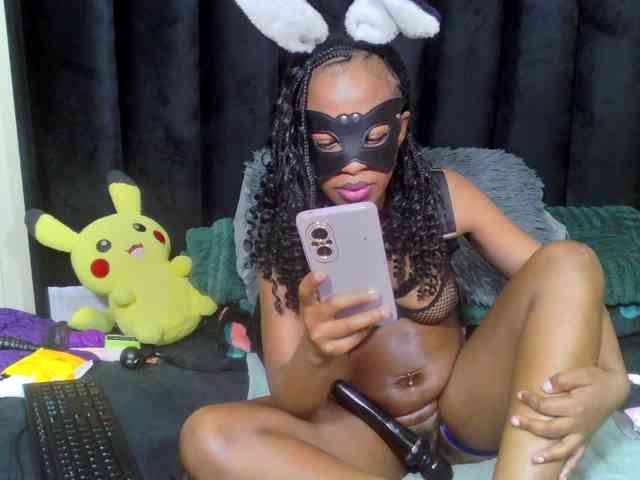 Trixiey8 Live Webcam on BongaCams