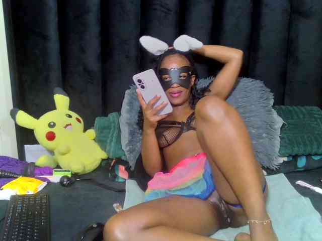 Trixiey8 Live Webcam on BongaCams