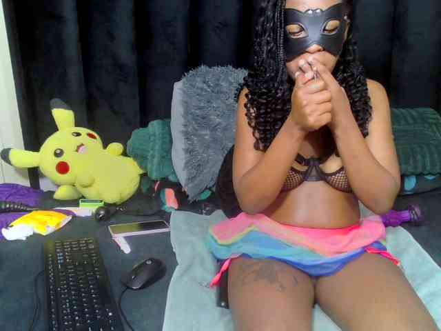 Trixiey8 webcam