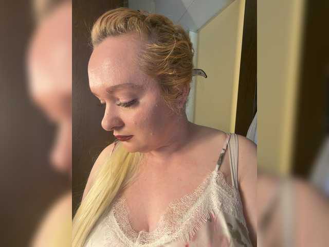 Karina57's BongaCams show and profile