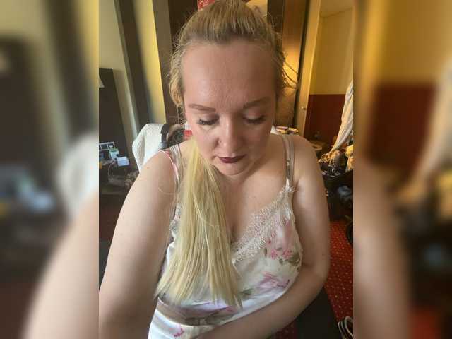 Karina57's BongaCams show and profile