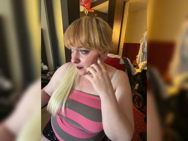 Karina57's BongaCams show and profile