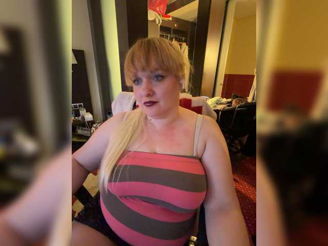 Karina57's BongaCams show and profile