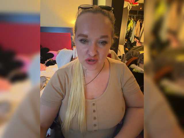 Karina57's BongaCams show and profile