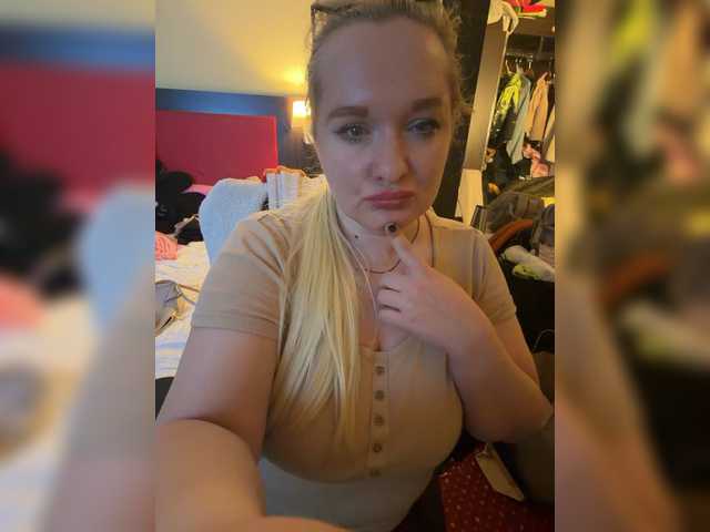 Karina57's BongaCams show and profile