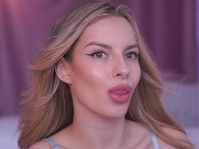 AnnSoleil's BongaCams show and profile