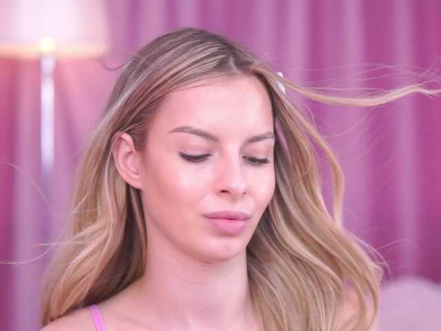 AnnSoleil's BongaCams show and profile