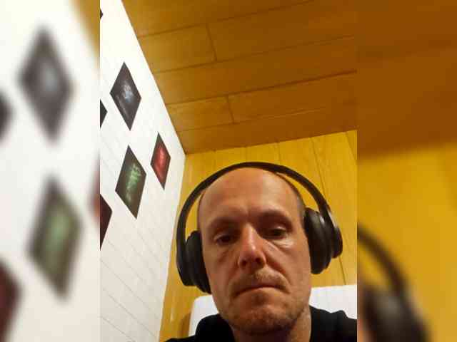 Mojoo83 Live Webcam on BongaCams