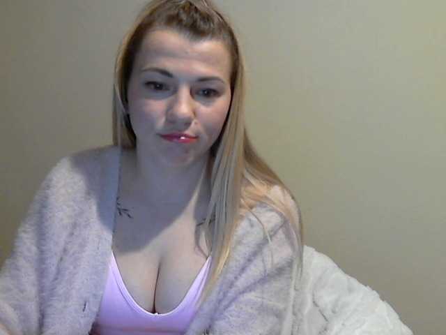 BlushingKitten's BongaCams show and profile