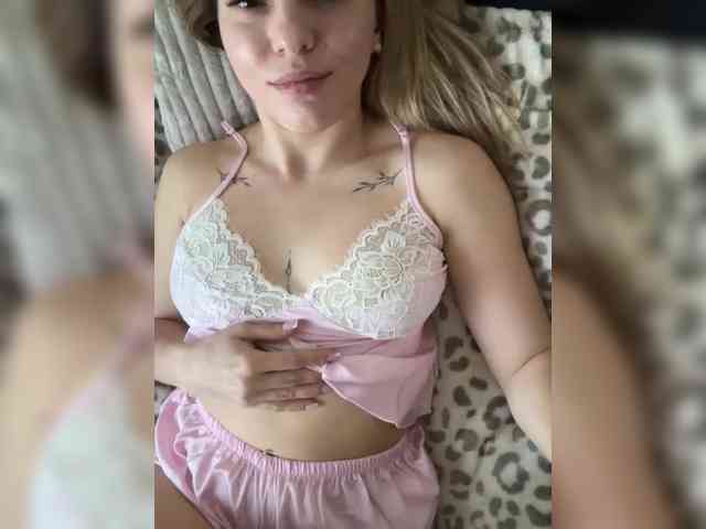 BlushingKitten webcam