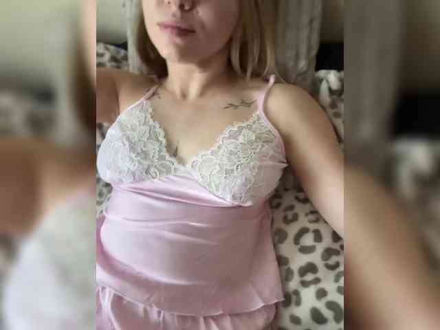 BlushingKitten webcam