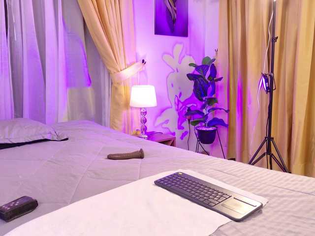 SalomeRossi's BongaCams show and profile