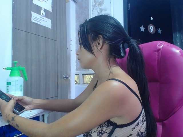 Shofia-bueno's BongaCams show and profile