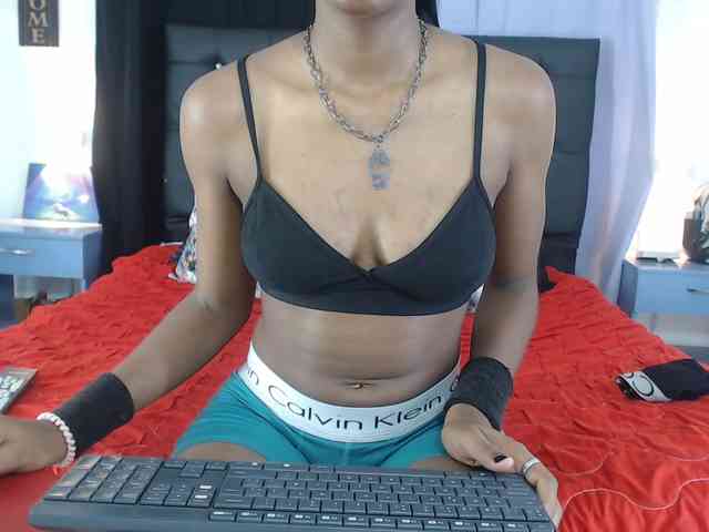 LeinFoxx Live Webcam on BongaCams