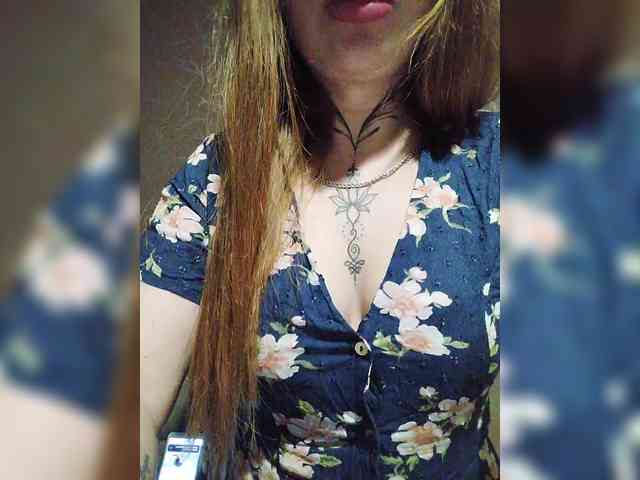 LaraKroft696 webcam