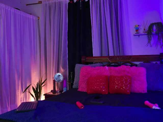 PeachNymph's BongaCams show and profile