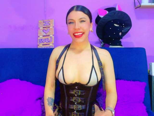 Giananicoll Live Cam on BongaCams