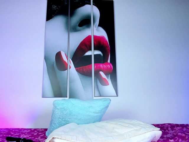  Emiili-Clark chat room